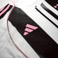 Juventus Heimtrikot Spieler-Version 2025-26